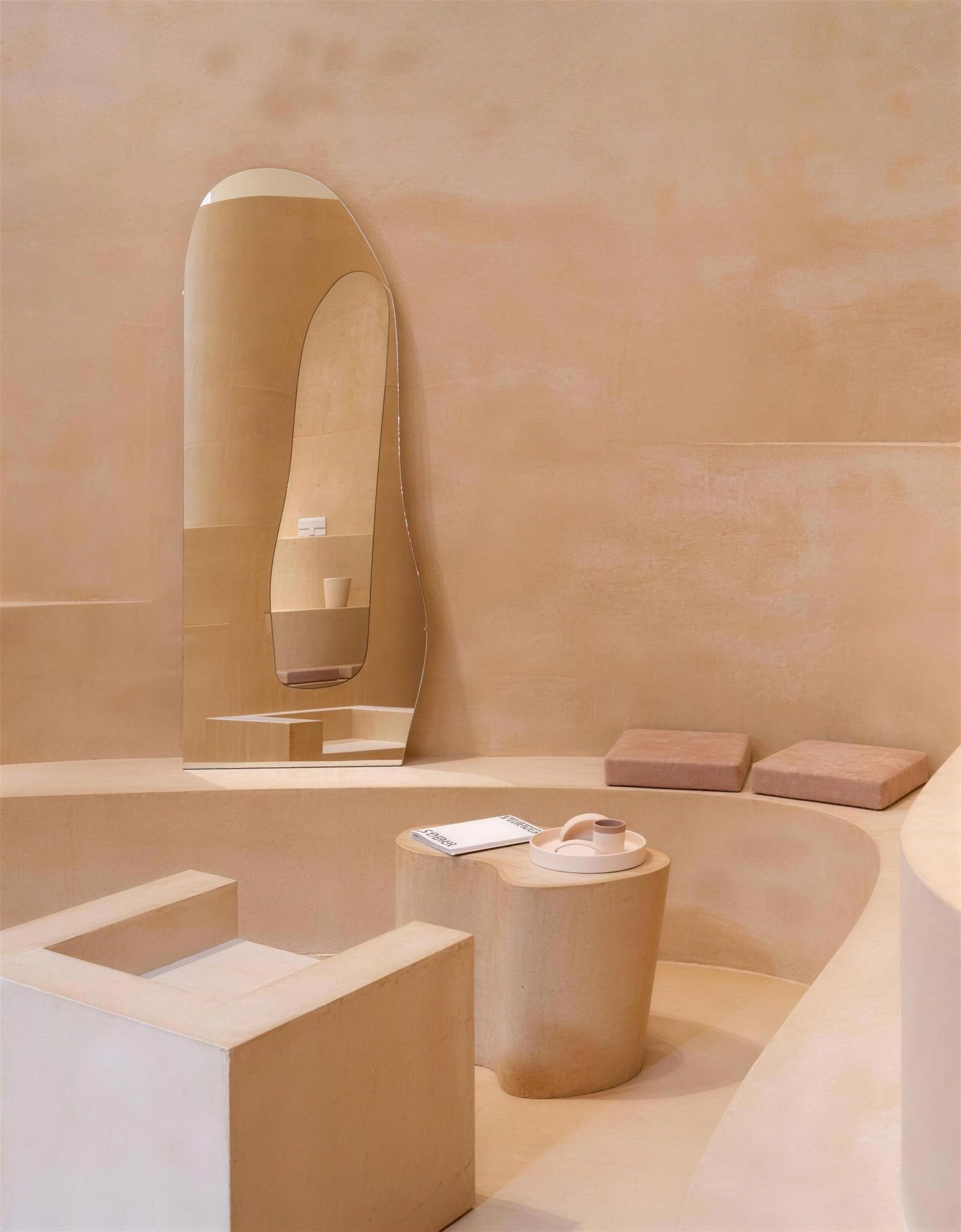 Tadelakt plaster shaped around a sunken bath.